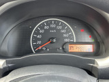 速度計と各種表示が運転席正面にまとまり、走行に必要な情報を目の前で確認しやすい配置です。表示の位置関係も把握しやすく、日々の運転時に目線移動を抑えて確認できます。