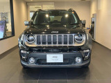 Jeep伝統のセブンスロットルグリルを引継現在風にアレンジされております。