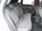 高度な訓練、教育を受けたAudi専門のテクニシャンが、100項目にもおよぶ精密な点検を実施。すべてをクリアしたAudi車だけが、あなたのお手元に届けられます。