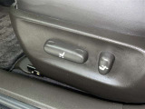 パワーシート搭載。微妙な調整が手軽にでき、ピッタリのポジションで運転することが可能です。