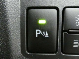 【クリアランスソナー】駐車時などに障害物へ近づくと、警告音やメーター表示で知らせてくれます。