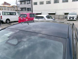 ルーフは目立つキズやへこみなどはない状態です。