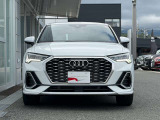正面からのシルエットは、一目でアウディと判るグリルにシルバーのAudiオーナメントがあしらわれより精悍で力強さをかもしだします。