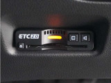 ◆ETC2.0装着◆進化したドライブ体験。料金収受システムだけだったETCが生まれ変わって、高速道路を賢く使うETC2.0に進化しました。多彩な情報サービスが便利で快適なドライブ体験を提供します。