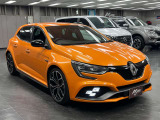【屋内展示場完備】雨が降っても風が吹いても、暑くても寒くてもゆっくりお車をご覧いただけます&rArr;