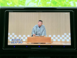 停車中にテレビ番組や映像を視聴でき、休憩時間の過ごし方が広がります。画面に映像が表示され、番組内容を確認しやすいのも便利です。車内でのひとときにご活用ください。