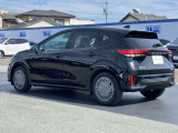 車線逸脱警報、車両が車線をはみ出す可能性がある場合に警報音と警告表示でドライバーに知らせてくれます。