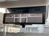 インテリジェントスマートルームミラーは、後席にゲストがの乗車時やお荷物などで後方確認ができない場合は後方確認専用カメラでくっきり!安心ですね!