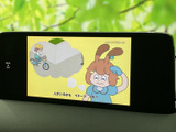 画面に映像を表示できるため、停車中のひと休みにテレビや映像を楽しめます。明るく見やすい画面表示で、休憩時間の過ごし方にも活用しやすい装備です。視聴は停車時にお楽しみください。