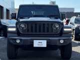 7つのグリルの「セブンスロットグリル」はJEEP車である象徴です。