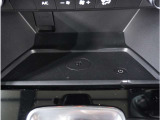 【ワイヤレス充電】ワイヤレス充電Qi規格に対応したスマートフォンなどの携帯機器を充電できます。