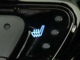 運転席と助手席にシートヒーターを装備しております。