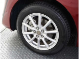かっこいいホイールですね。 車のイメージを大きく左右するホイール部分はコダワリを持ちたいですね。