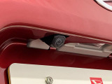 【バックカメラ】 対応モニターを装着することで、駐車時に車両後方の様子を見ることができます。