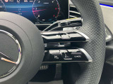 運転中、ステアリングを握ったまま多彩な機能を安全に操作する事ができます。