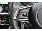 ステアリングオーディオリモコン 運転中でも音量調整やモード変更などハンドルから手を離さなくても操作が可能です。