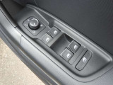 シンプルさと機能性が両立しており、ドイツ車らしい良いインテリアになっています。手の込んだ手法で静かで快適な室内を実現させています。