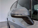 【BMWミラー】視認性の高いスタイリッシュなミラー。自動防眩機能も付いており夜間のドライビングをサポートします。