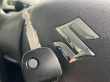 【キーレス】少し離れた場所からでもボタン一つでドアの開錠・施錠ができるのでとっても便利!ドアの鍵穴周りに傷をつけることもありません♪