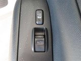 運転席のみパワーウインドウです。