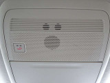 万が一の事故や急病時に心強いSOSコール。ボタン操作時やエアバッグ作動時に専門のオペレーターへ繋がり、警察・救急への通報やロードサービスの手配を迅速に行う、安心のコネクティッドサービスです。