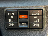 【両側パワースライドドア】スマートキーや運転席のスイッチで後席両側スライドドアの開閉が可能♪電動だから力を入れてドアを開ける必要が無く、小さなお子様でも簡単に開け閉めでき快適です♪