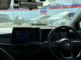 とてもおしゃれな車内インテリアです!