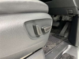 パワーシート搭載。微妙な調整が手軽にでき、ピッタリのポジションで運転することが可能です。