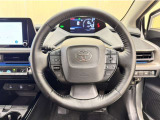 ステアリングスイッチ搭載!手を離さずに手元のスイッチでさまざまな操作が可能。運転中、視線をそらさなくても操作ができて安全です!