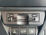 【ETC2.0(DSRC/ITSスポット)】ETCカードを挿入すれば料金所はノンストップで通過できます。ETC限定の割引や、高速道路の情報提供サービスを利用できます。