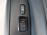 運転席のみパワーウインドウです。