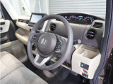 ◆視界広々で非常に運転しやすくロングドライブでも疲れを感じさせないすっきりとまとまったインパネ周りです。