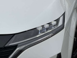 【LEDヘッドランプ】鮮やかな白色光で、クリアな視界を確保するLEDヘッドランプ装備