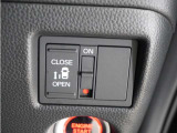 ◆片側電動スライドドア◆狭い駐車場でも乗り降りが楽々♪お子様が隣の車にドアを当ててしまう心配もございません!小さなお子様連れの方もこれで安心。