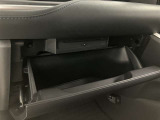 何かと便利なグローブボックス。メンテナンスノートや車検証、ちょっとしたメモと筆記用具等を入れておくとあればもしもの時にも便利ですね。☆詳しくは無料通話0078-6003-827541 相模原ICすぐ