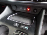 置くだけ充電が装備されています。