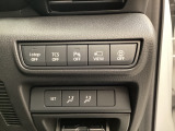 各種機能の切替スイッチは運転席パネル下に集約されています。任意で切り替え可能なため状況に合わせてお使いください。