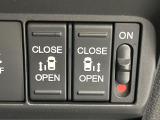 【両側パワースライドドア】スマートキーや運転席のスイッチで後席両側スライドドアの開閉が可能♪電動だから力を入れてドアを開ける必要が無く、小さなお子様でも簡単に開け閉めでき快適です♪