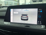 ナビゲーションをはじめ、オーディオ&ビジュアルや車両に関する情報などを集約。すべての操作を大型タッチパネル・ディスプレイで直感的に操れるシステムです。