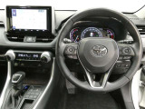 掌にしっかりとフィットする本革巻きのお車になります!!高級感もありドライブも楽しくなりますよ!!