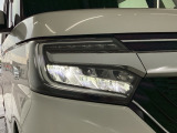 LEDヘッドライト(右側)です