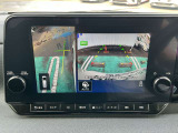 ナビ画面にアラウンドビュ-モニタ-の映像を映し出しています。  狭い場所での車庫入れをサポ-トしてくれる便利アイテムです。