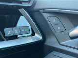 ●マトリクスLEDヘッドライト『高度な照明技術を使用した車両のヘッドライトです。この技術は、複数のLEDを用いており、車両の周囲の状況に応じて光のパターンを動的に調整します。』