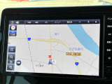 【ナビゲーション】便利なナビ付き、知らない道でも安心です。遠方から自宅へ帰る際にも活躍します。