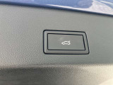 パワーテールゲートはキックモーション対応。足元の動作でスマートにオープンできます。