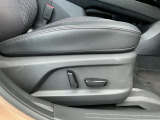 運転席は電動シートになります。