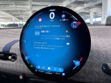 デジタルスピードメーター、航空機のコックピット操作箇所と同じ配色で目が疲れにくいように設計されてます。