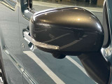 ウィンカーがドアミラーに内蔵されています。ドレスUP効果が主ですが、周りの車からも気づいてもらい易いので、安全性もにも繋がっています。