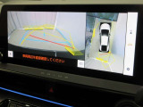 パノラミックビューモニター付きです。車両を上から見たような映像をディスプレイオーディオ画面に表示。運転席からの目視だけでは見にくい、車両周辺の状況をリアルタイムでしっかり確認できます。