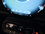 視認性の良いTFT液晶メーター、太陽光も反射しにくく、運転中もパッと見れるよう速読性の高いメーターです。